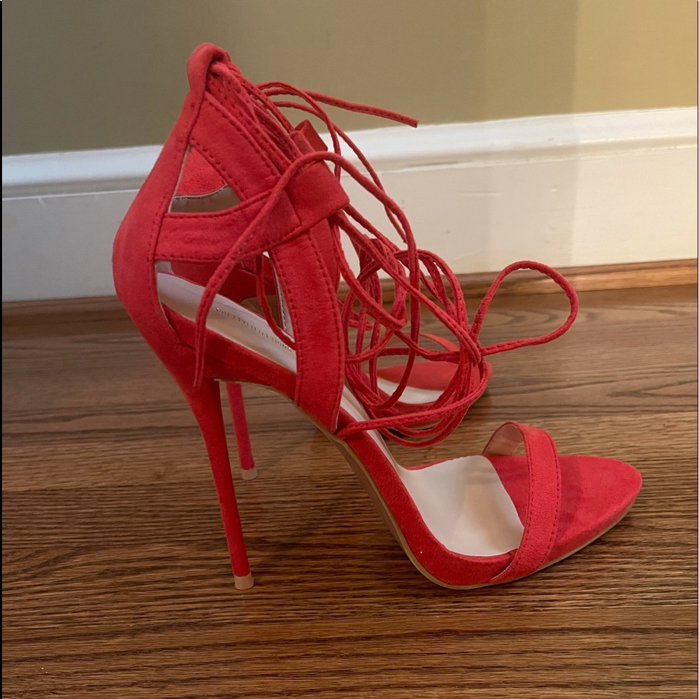 Red strappy lace-up heels 👠